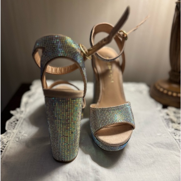 Brand new platform high heels. Stunning shoes. - Picture 2 of 12